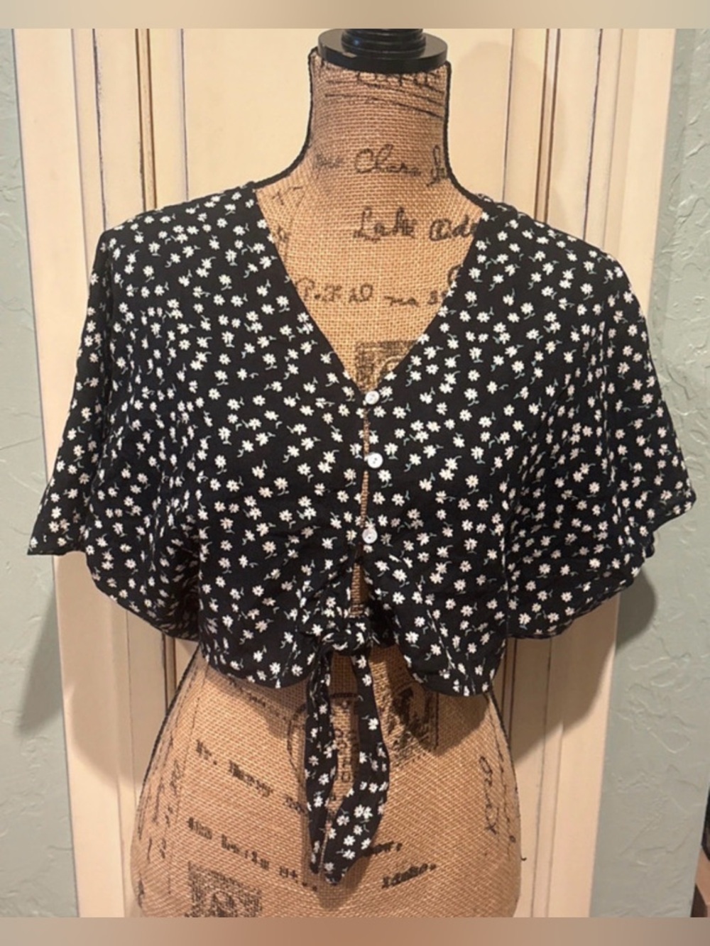 Patrons of Peace Boho Black Floral Tie-Front Crop Top | Medium | 100% Cotton
